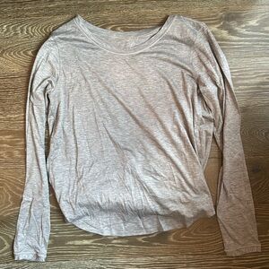Lululemon gray long sleeve shirt size 6